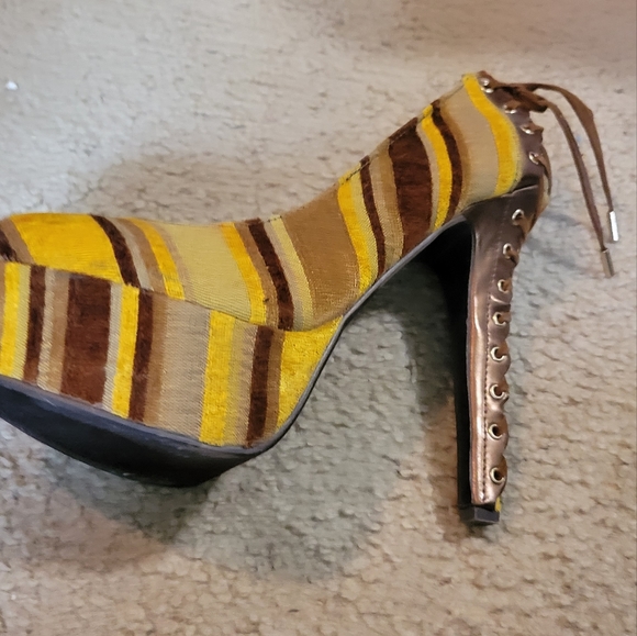 Heels - Picture 2 of 2